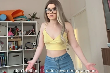 По скрытой камере видел, что дрочу, и позвал на секс? А давай, пап